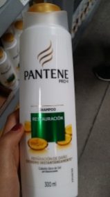 Compre un shampoo Pantene 'dañia musho el cabeio verda'